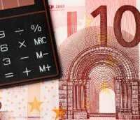 Taschenrechner und Geldschein