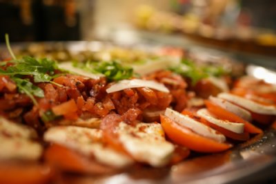 Bruschetta mit Tomaten und Mozarella
